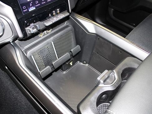 New 2026 RAM 1500 4x4 Crew Cab image 23