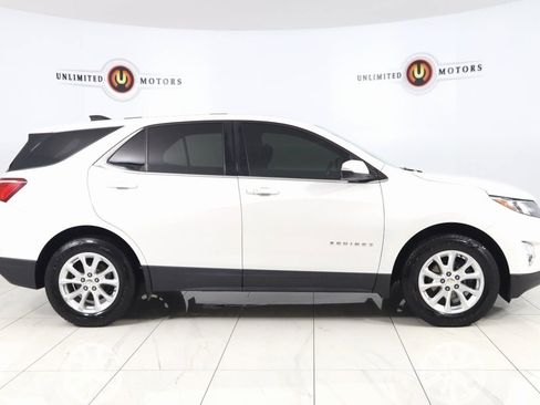 Used 2018 Chevrolet Equinox LT image 2