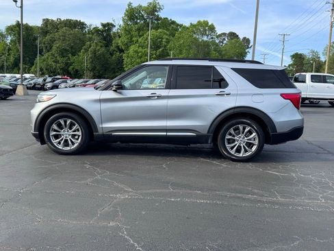 Used 2022 Ford Explorer XLT w/ Equipment Group 202A image 3
