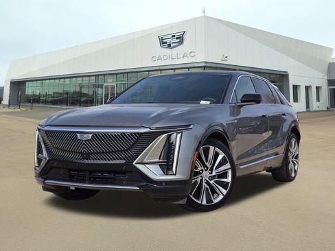 Certified 2025 Cadillac Lyriq Luxury w/ LPO, Floor Liner Package image 1