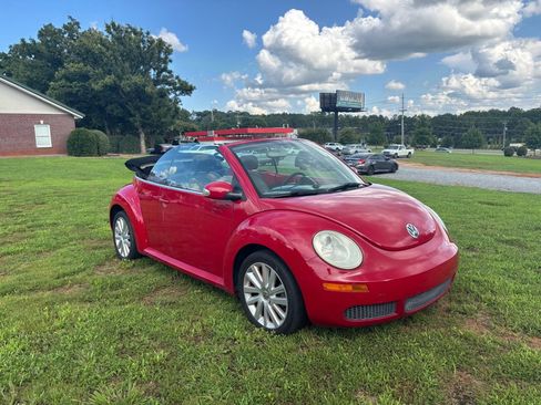 Used 2008 Volkswagen Beetle SE FWD image 3