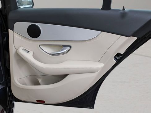 Used 2016 Mercedes-Benz C 300 4MATIC Sedan image 14