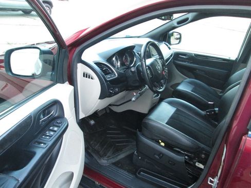 Used 2018 Dodge Grand Caravan SXT FWD image 16