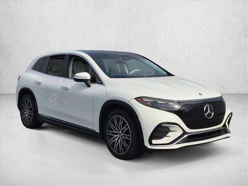 Used 2023 Mercedes-Benz EQS 580 4MATIC SUV image 3
