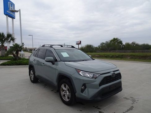 Used 2019 Toyota RAV4 XLE image 3