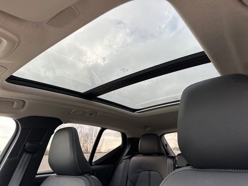 Certified 2025 Volvo XC40 B5 Core image 18