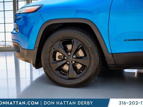 Used 2018 Jeep Cherokee Latitude w/ Altitude Package FWD image 33