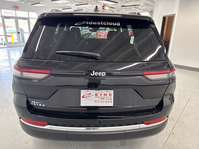 Used 2024 Jeep Grand Cherokee Limited 4xe AWD/4WD image 12
