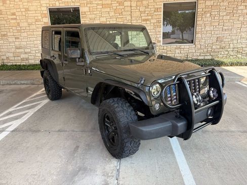 Used 2015 Jeep Wrangler Unlimited Sport AWD/4WD image 3