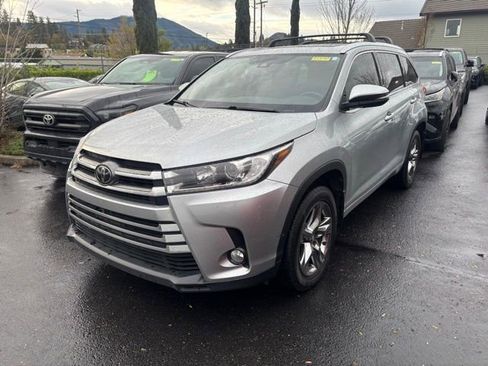Used 2017 Toyota Highlander Limited Platinum image 4