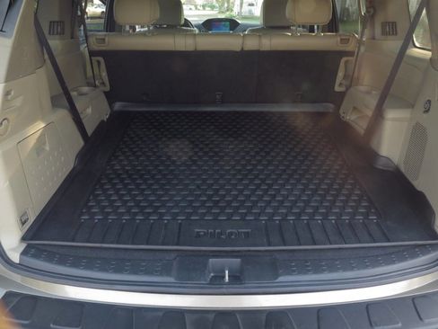 Used 2010 Honda Pilot Touring image 16