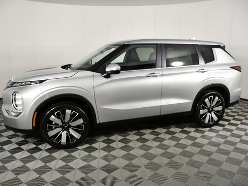 New 2026 Mitsubishi Outlander SE AWD/4WD image 9