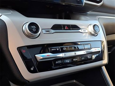 Used 2022 Ford Explorer XLT w/ Equipment Group 202A image 25