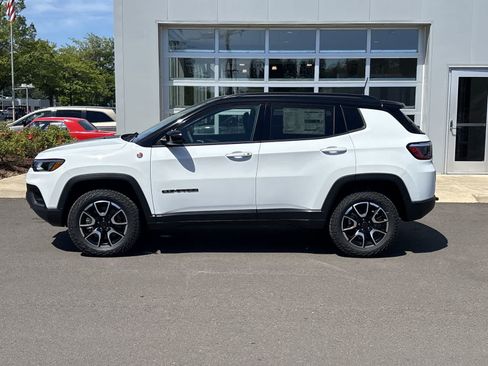 New 2026 Jeep Compass Trailhawk w/ Sun, Sound & Navigation Group AWD/4WD image 2