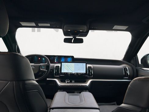 Used 2025 Ford Expedition Tremor image 3