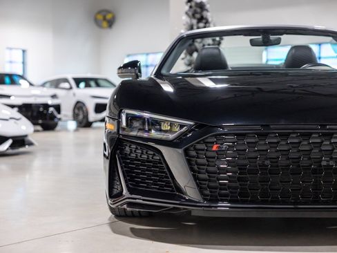 Used 2021 Audi R8 V10 w/ Premium Package image 21