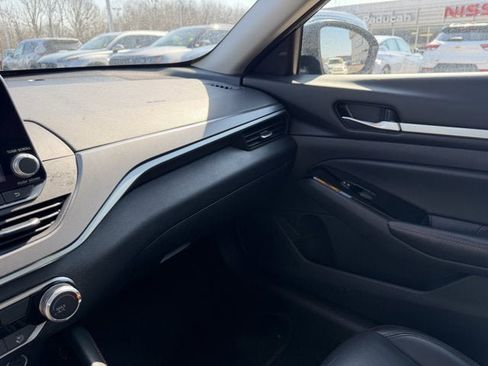 Used 2024 Nissan Altima 2.5 SR image 25