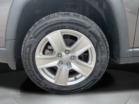 Used 2022 Jeep Compass Latitude image 9