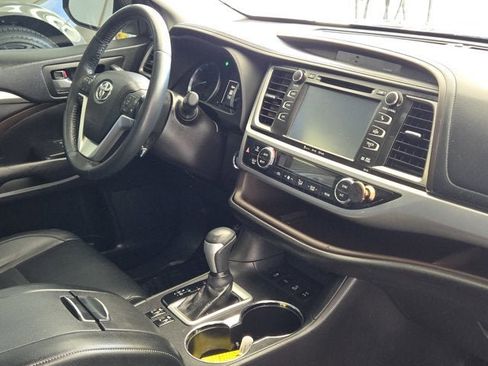 Used 2016 Toyota Highlander XLE AWD/4WD image 5