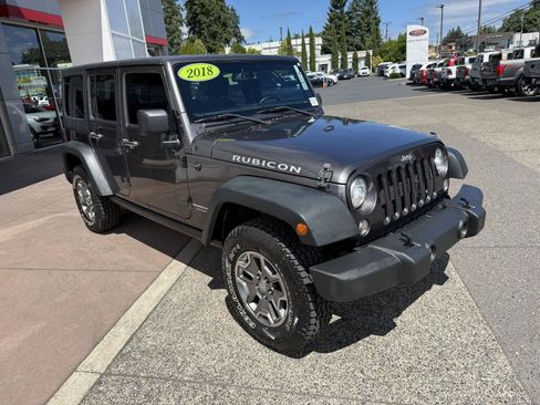 Used 2018 Jeep Wrangler Unlimited Rubicon w/ Connectivity Group AWD/4WD image 8