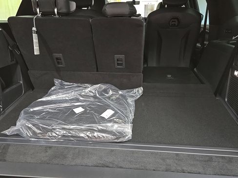 New 2025 Lincoln Navigator Reserve w/ Jet Appearance Package image 16