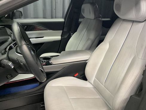 Used 2023 Cadillac Lyriq Luxury image 11