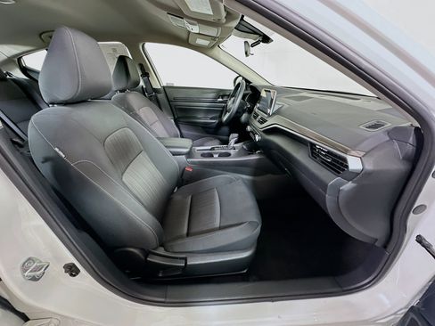 Used 2025 Nissan Altima 2.5 SV FWD image 29