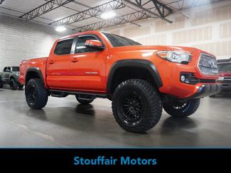 Used 2017 Toyota Tacoma TRD Off-Road image 1