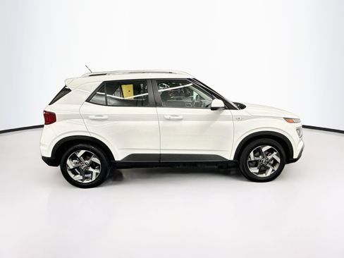 Used 2025 Hyundai Venue SEL FWD image 10