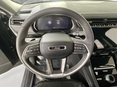 Used 2023 Jeep Grand Cherokee Limited AWD/4WD image 11