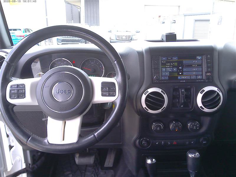 Used 2015 Jeep Wrangler Unlimited Sahara AWD/4WD image 10