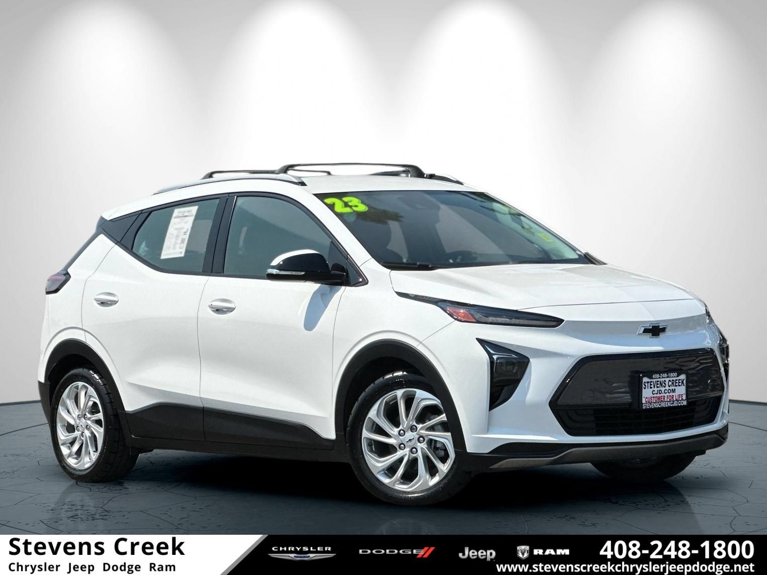 Used 2023 Chevrolet Bolt EUV LT w/ Comfort Package FWD image 1