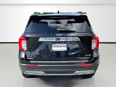 Used 2024 Ford Explorer XLT w/ Equipment Group 202A AWD/4WD image 6