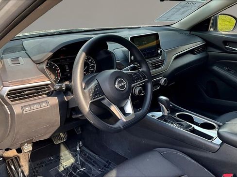 Used 2024 Nissan Altima 2.5 SV FWD image 14