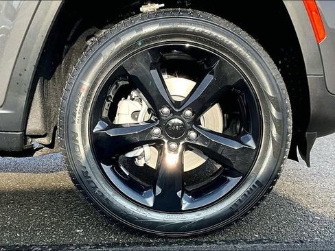 New 2025 Jeep Grand Cherokee Limited w/ Black Appearance Package image 13