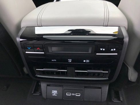 Used 2023 Acura MDX SH-AWD w/ Technology Package image 36