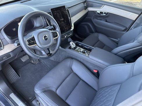 Used 2025 Volvo XC90 B6 Plus image 17