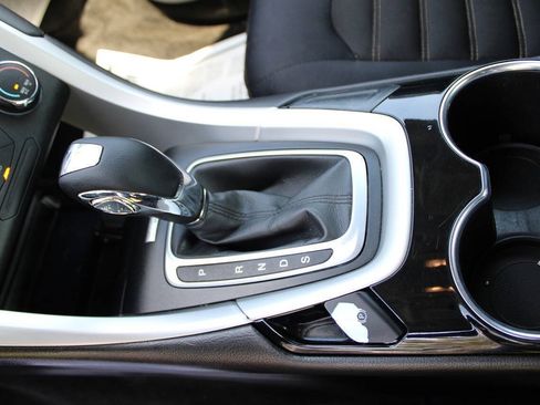 Used 2015 Ford Fusion SE FWD image 23
