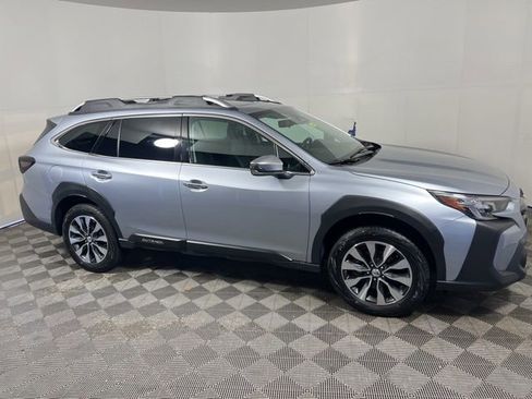Used 2023 Subaru Outback Touring AWD/4WD image 12