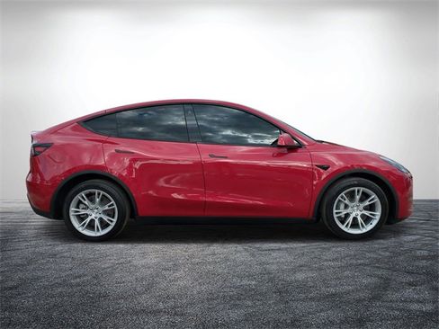 Used 2022 Tesla Model Y Long Range image 2