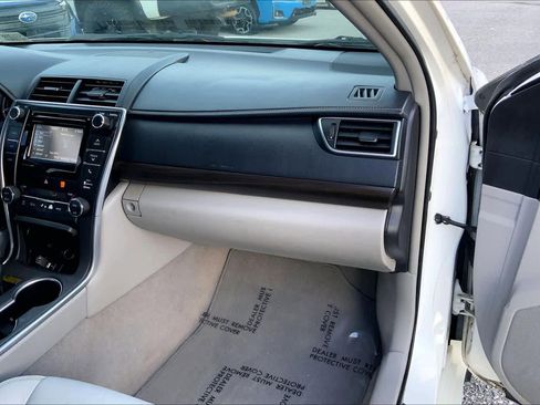 Used 2015 Toyota Camry XLE image 17