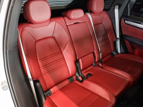 Used 2023 Porsche Cayenne S Platinum image 6