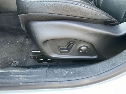 Used 2025 Jeep Compass Limited image 23