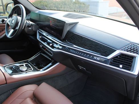 Used 2024 BMW X5 xDrive40i w/ M Sport Package image 46