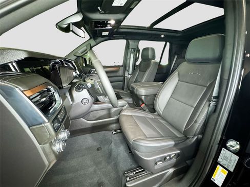Used 2026 GMC Yukon Denali w/ Sun & Power Step Package AWD/4WD image 2