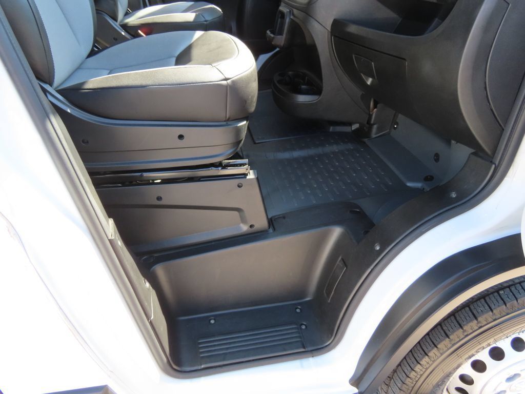 Used 2025 RAM ProMaster 2500 w/ Convenience Group FWD image 33