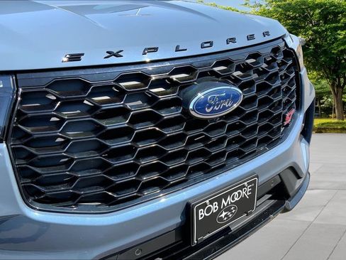 Used 2025 Ford Explorer ST AWD/4WD image 32