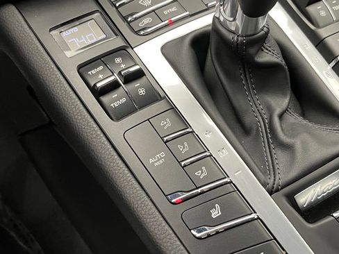 Used 2021 Porsche Macan image 18