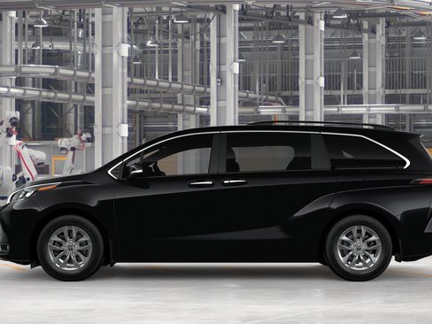 New 2026 Toyota Sienna XLE FWD image 4
