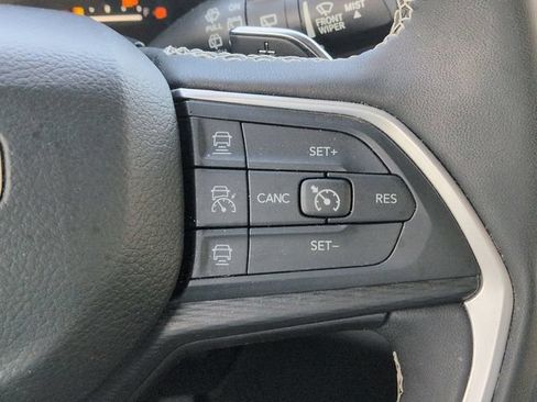 Used 2023 Jeep Grand Cherokee Altitude AWD/4WD image 27